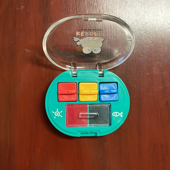 Lot of Keroppi items. Discontinued character. Most still in original wrapping. - Picture 8 of 12